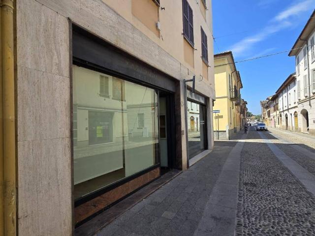 Locale Commerciale in affitto a Pizzighettone, Lombardia