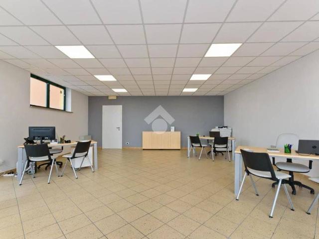 Locale Commerciale in affitto a Piemonte, Cuneo