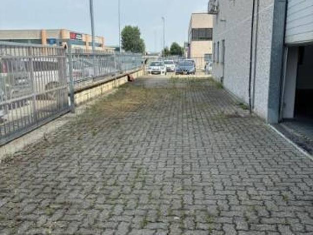 Locale Commerciale in affitto a Podenzano, Reggio Emilia