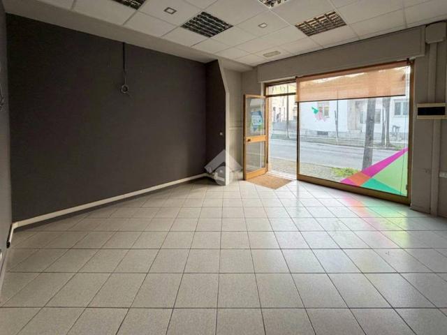 Locale Commerciale in affitto a Podenzano, Reggio Emilia