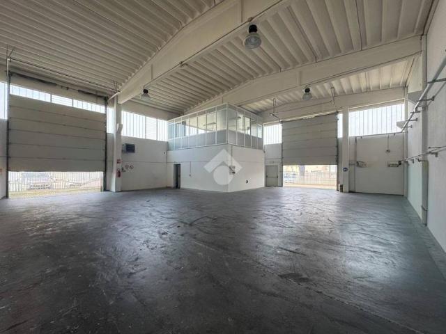 Locale Commerciale in affitto a Podenzano, Reggio Emilia