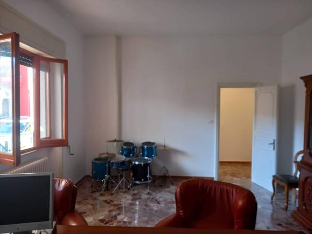 Locale Commerciale in affitto a Puglia, Lecce