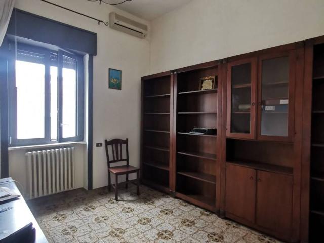 Locale Commerciale in affitto a Puglia, Lecce