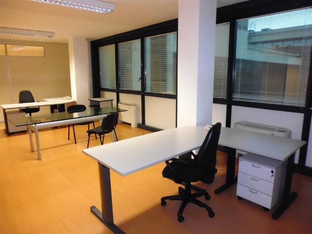 Locale Commerciale in affitto a Papaiano, Lecchi