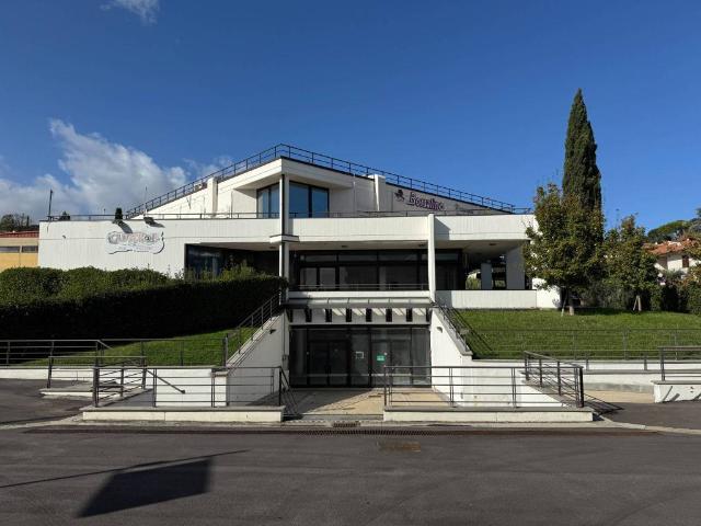Locale Commerciale in affitto a Poggetto, Poggio A Caiano