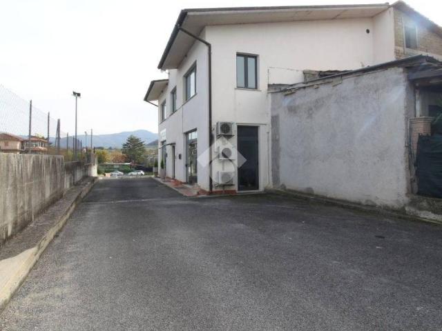 Locale Commerciale in affitto a Poggio Moiano, Lazio