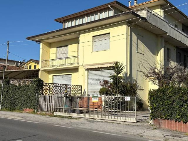 Locale Commerciale in affitto a Unione di comuni Valmarecchia, Gemmiano