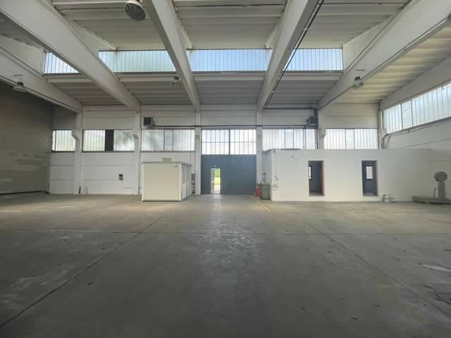 Locale Commerciale in affitto a Pogliano Milanese, Lombardia