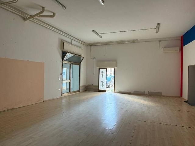 Locale Commerciale in affitto a Pozziglioni, Puglia