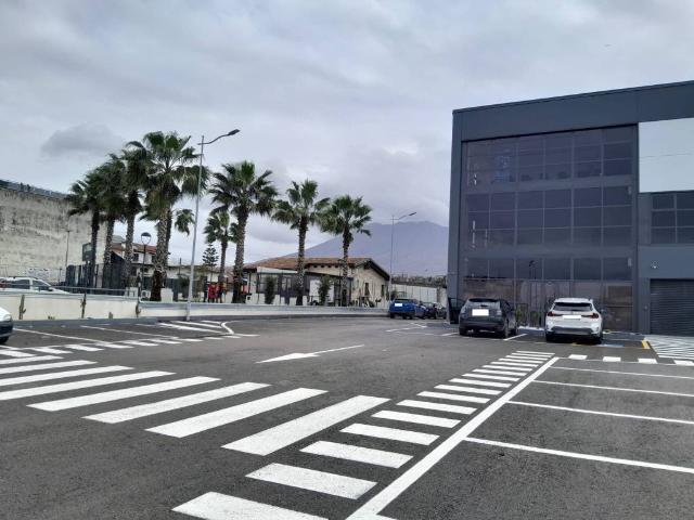 Locale Commerciale in affitto a Pollena Trocchia, Campania