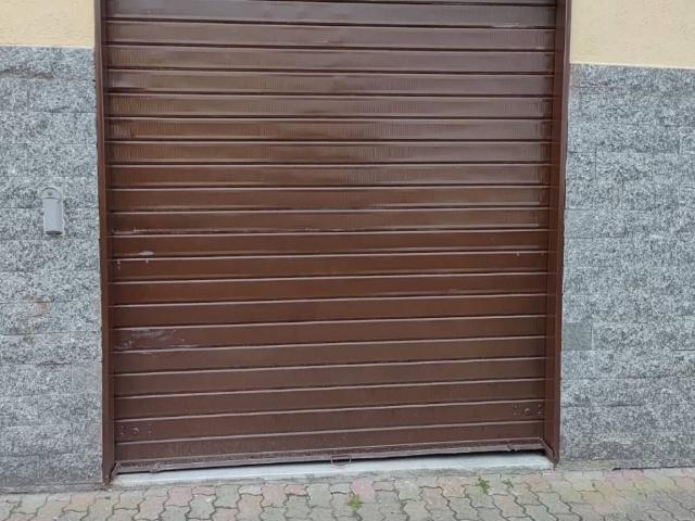 Locale Commerciale in affitto a Pollena Trocchia, Campania
