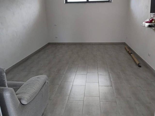 Locale Commerciale in affitto a Pollena Trocchia, Campania