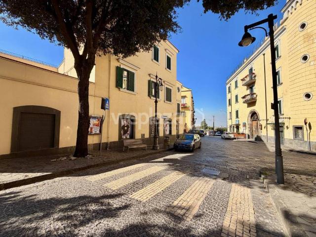 Locale Commerciale in affitto a Pollena Trocchia, Campania