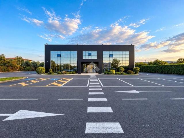 Locale Commerciale in affitto a Polpenazze, Lombardia