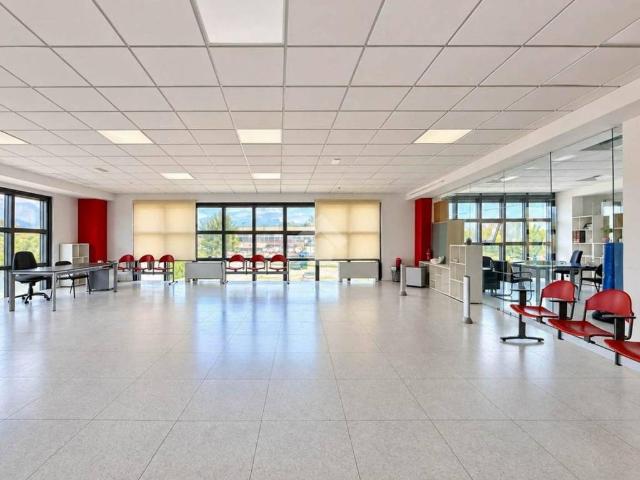 Locale Commerciale in affitto a Polpenazze, Lombardia
