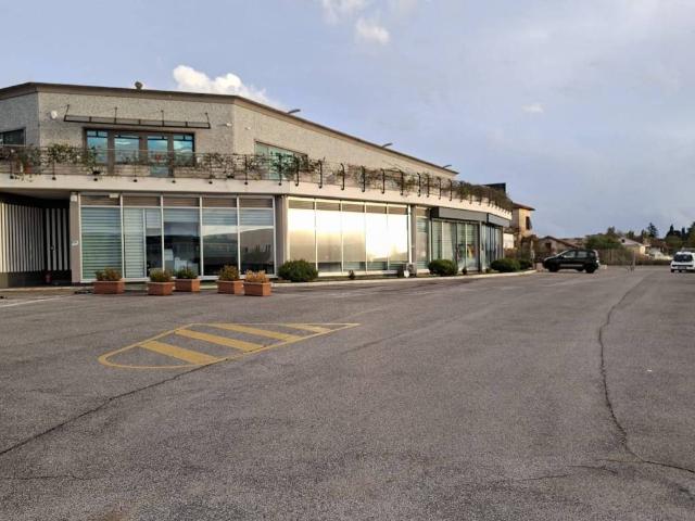 Locale Commerciale in affitto a Roma Capitale, Lazio