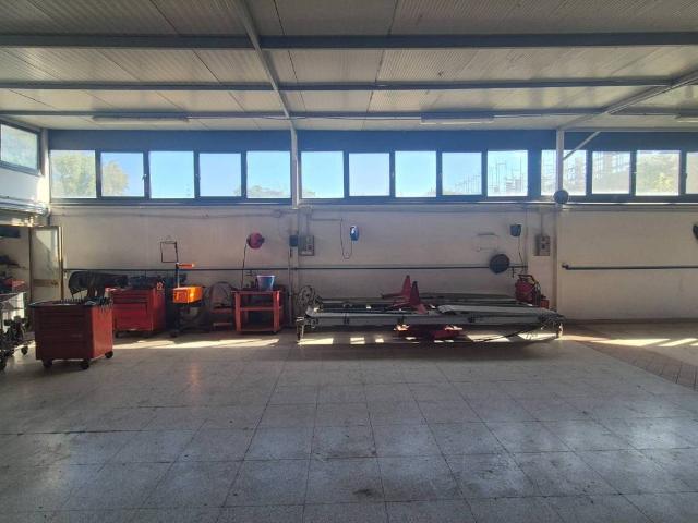 Locale Commerciale in affitto a Area Produttiva, Pomezia