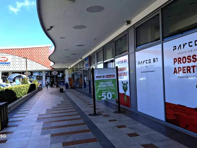 Locale Commerciale in affitto a Municipio Roma IX, Roma Capitale