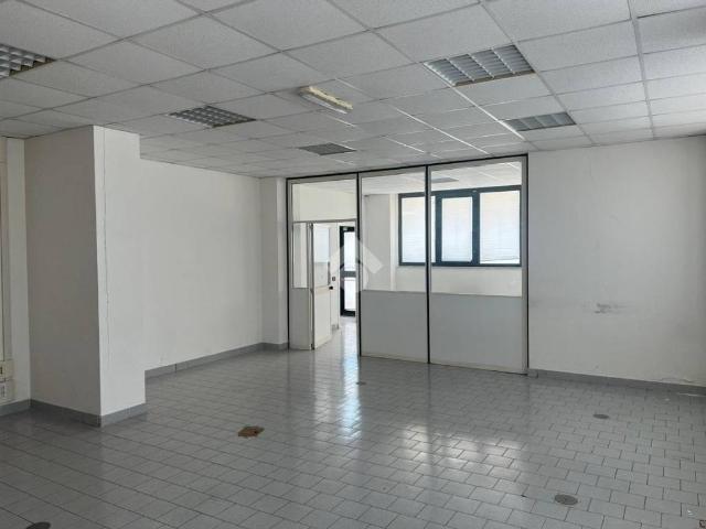 Locale Commerciale in affitto a Area Produttiva, Roma Capitale
