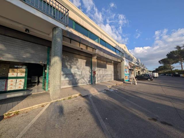 Locale Commerciale in affitto a Area Produttiva, Roma Capitale