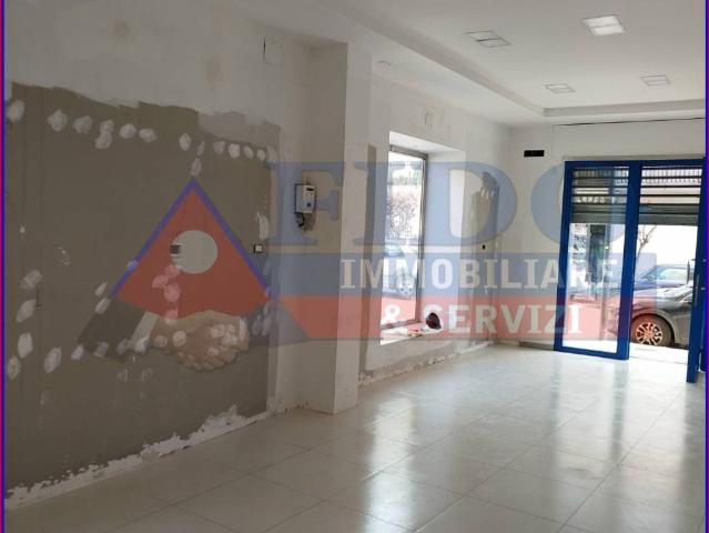 Locale Commerciale in affitto a Pomigliano D'arco, Campania