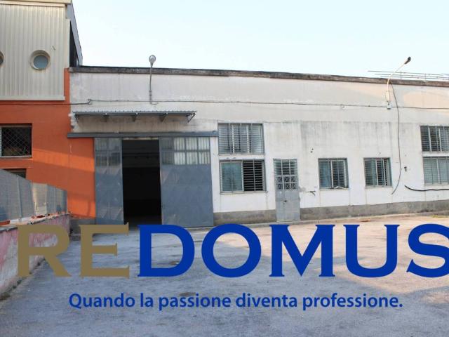 Locale Commerciale in affitto a Pomigliano D'arco, Campania