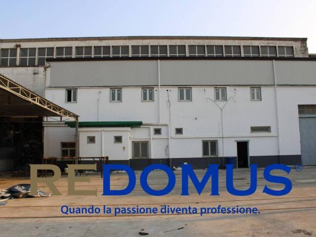 Locale Commerciale in affitto a Pomigliano D'arco, Campania