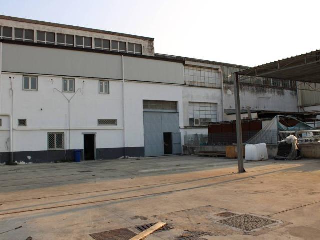 Locale Commerciale in affitto a Pomigliano D'arco, Campania