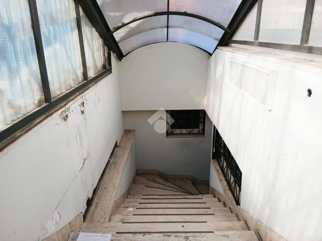 Locale Commerciale in affitto a Pomigliano D'arco, Campania