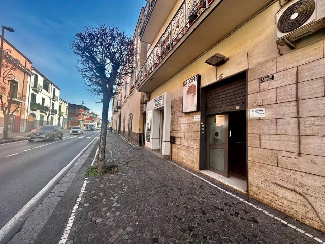 Locale Commerciale in affitto a Pomigliano D'arco, Campania