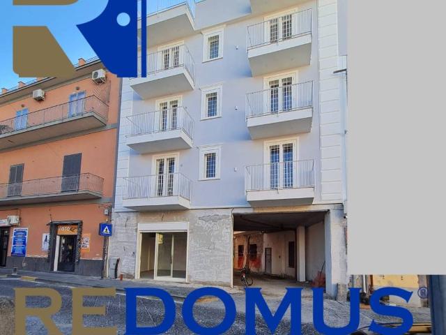 Locale Commerciale in affitto a Pomigliano D'arco, Campania