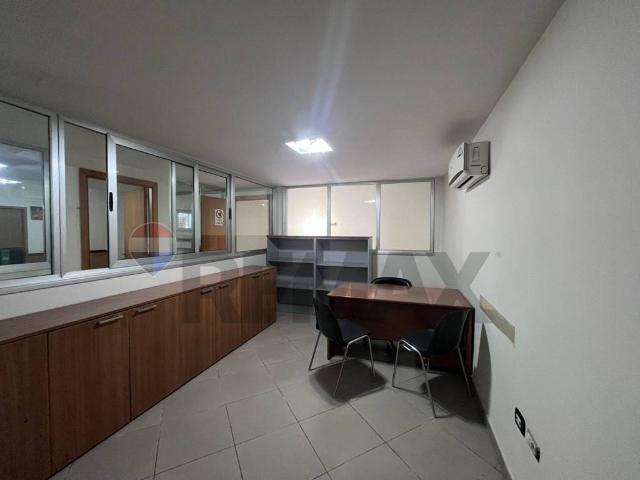Locale Commerciale in affitto a Pomigliano D'arco, Campania