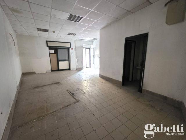 Locale Commerciale in affitto a Pomigliano D'arco, Campania