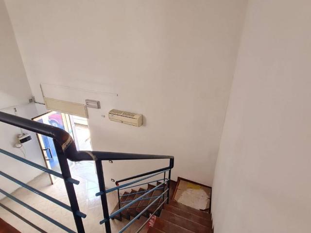 Locale Commerciale in affitto a Pomigliano D'arco, Campania