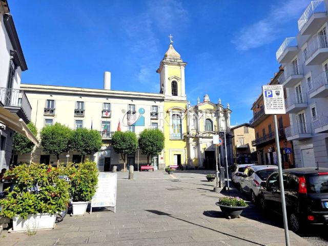 Locale Commerciale in affitto a Pomigliano D'arco, Campania