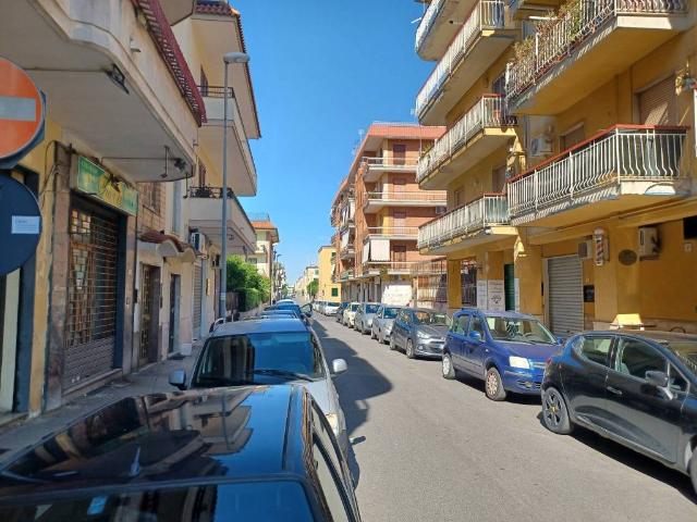 Locale Commerciale in affitto a Pomigliano D'arco, Campania