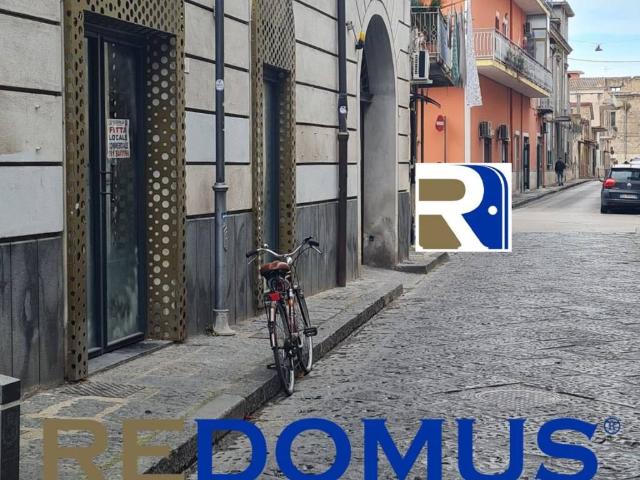 Locale Commerciale in affitto a Pomigliano D'arco, Campania