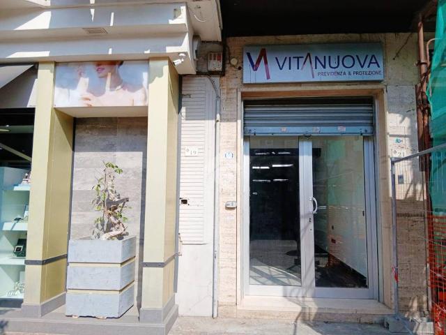 Locale Commerciale in affitto a Pomigliano D'arco, Campania