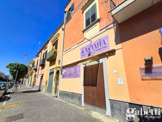 Locale Commerciale in affitto a Pomigliano D'arco, Campania