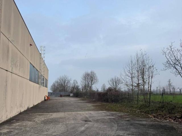 Locale Commerciale in affitto a Pompiano, Lombardia
