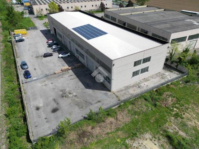 Locale Commerciale in affitto a Poncarale, Lombardia