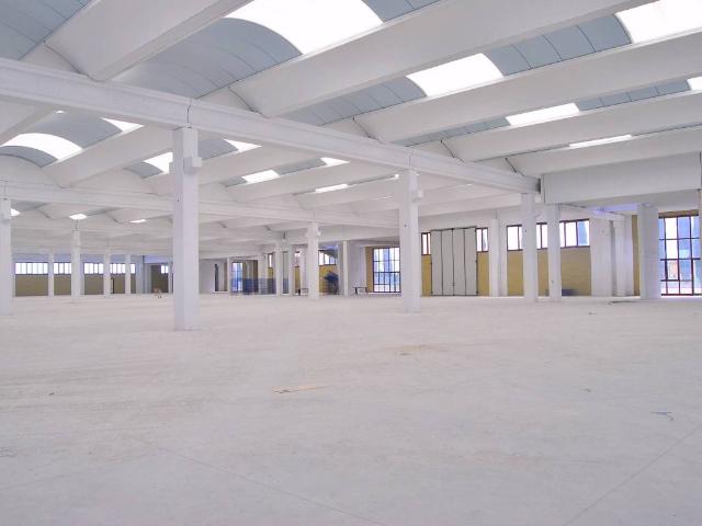 Locale Commerciale in affitto a Poncarale, Lombardia