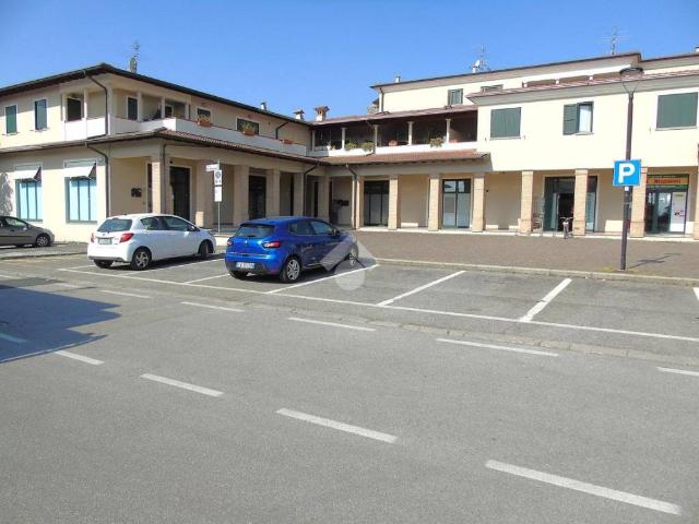 Locale Commerciale in affitto a Poncarale, Lombardia
