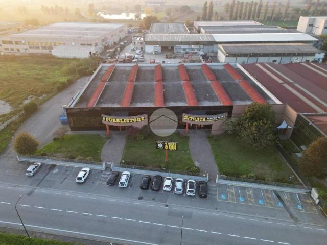 Locale Commerciale in affitto a Poncarale, Lombardia