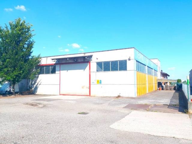 Locale Commerciale in affitto a Poncarale, Lombardia