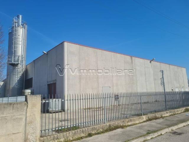 Locale Commerciale in affitto a Ponso, Veneto