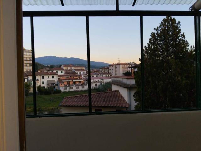 Locale Commerciale in affitto a Unione di Comuni Valdarno e Valdisieve, Pontassieve