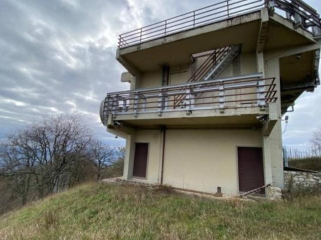 Locale Commerciale in affitto a Unione di Comuni Valdarno e Valdisieve, Pontassieve