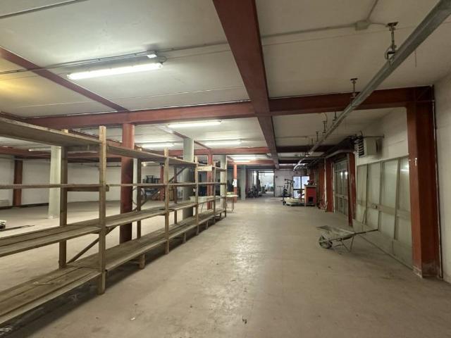 Locale Commerciale in affitto a Unione di Comuni Valdarno e Valdisieve, Pontassieve