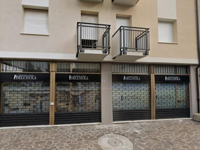 Locale Commerciale in affitto a Locate Bergamasco, Ponte San Pietro